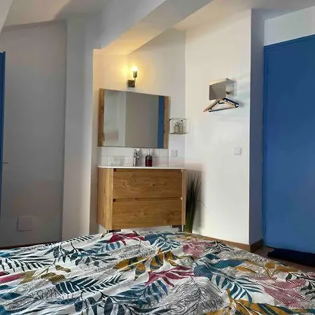 Appartement Maisonnette A Deux Pas De La Plage. *